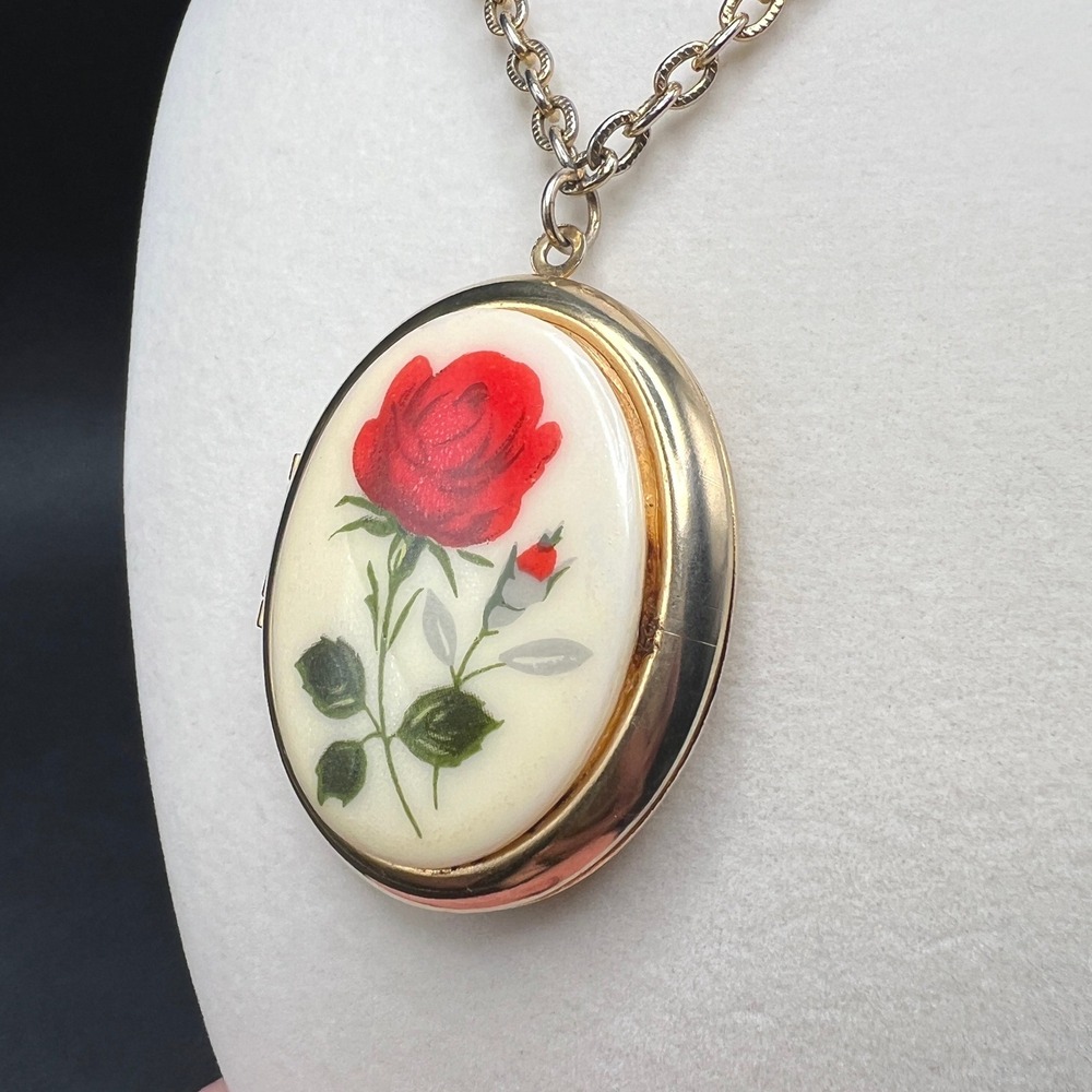 Vintage Locket Necklace Red Rose Gold Tone Oval Floral Pendant Cottagecore - Picture 3 of 13
